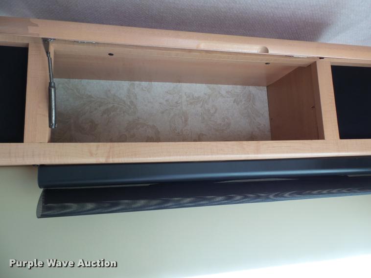 image for item L3553 2005 Tropi Cal RV