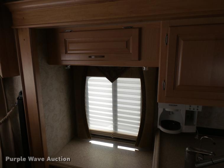 image for item L3553 2005 Tropi Cal RV