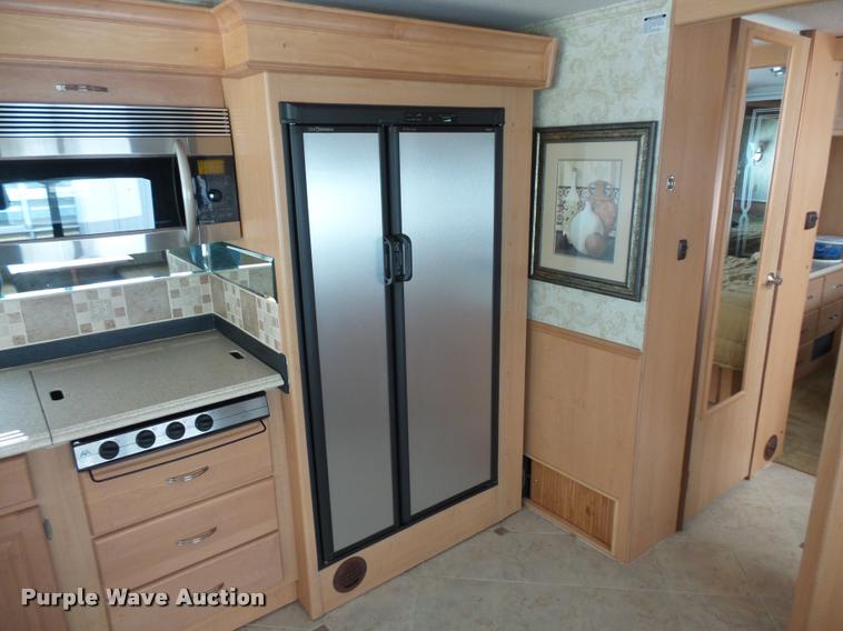 image for item L3553 2005 Tropi Cal RV