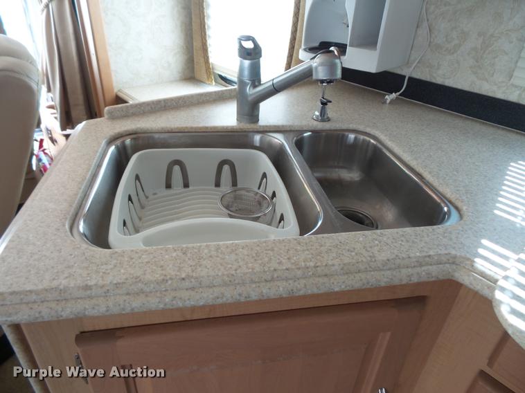 image for item L3553 2005 Tropi Cal RV