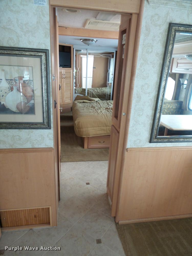 image for item L3553 2005 Tropi Cal RV