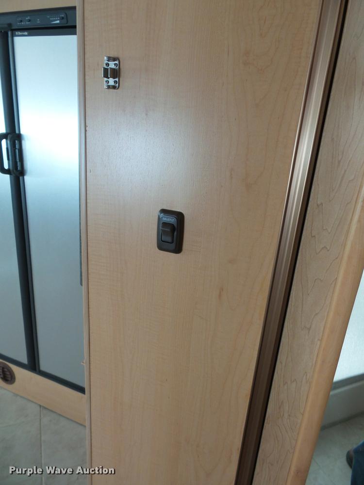 image for item L3553 2005 Tropi Cal RV