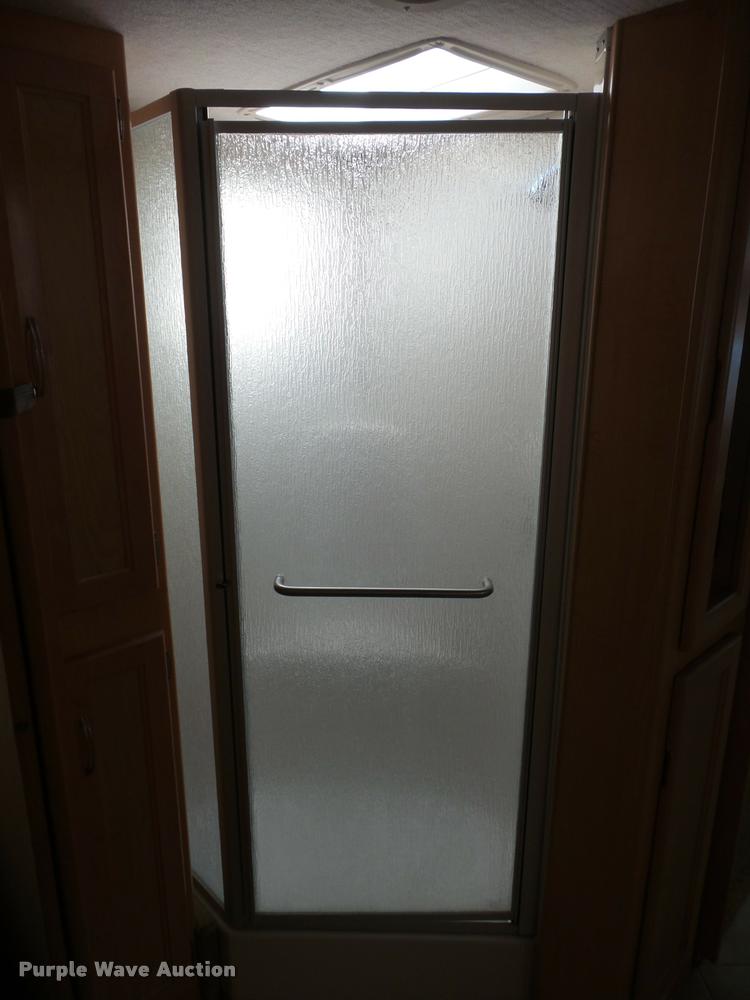 image for item L3553 2005 Tropi Cal RV