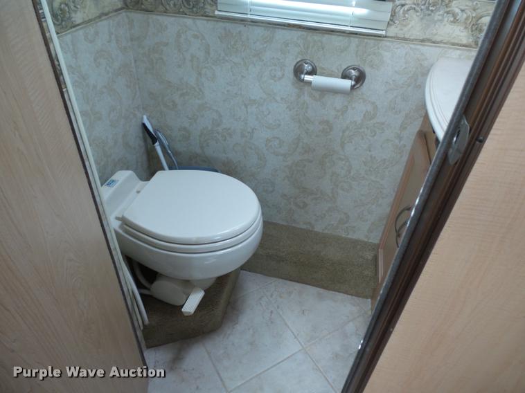 image for item L3553 2005 Tropi Cal RV