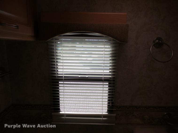 image for item L3553 2005 Tropi Cal RV