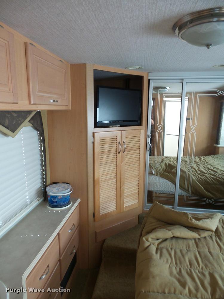 image for item L3553 2005 Tropi Cal RV