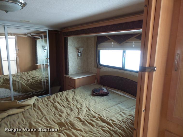 image for item L3553 2005 Tropi Cal RV