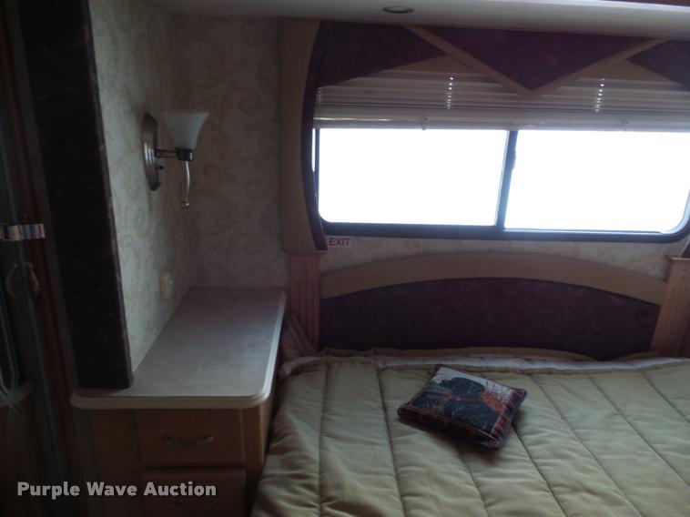 image for item L3553 2005 Tropi Cal RV