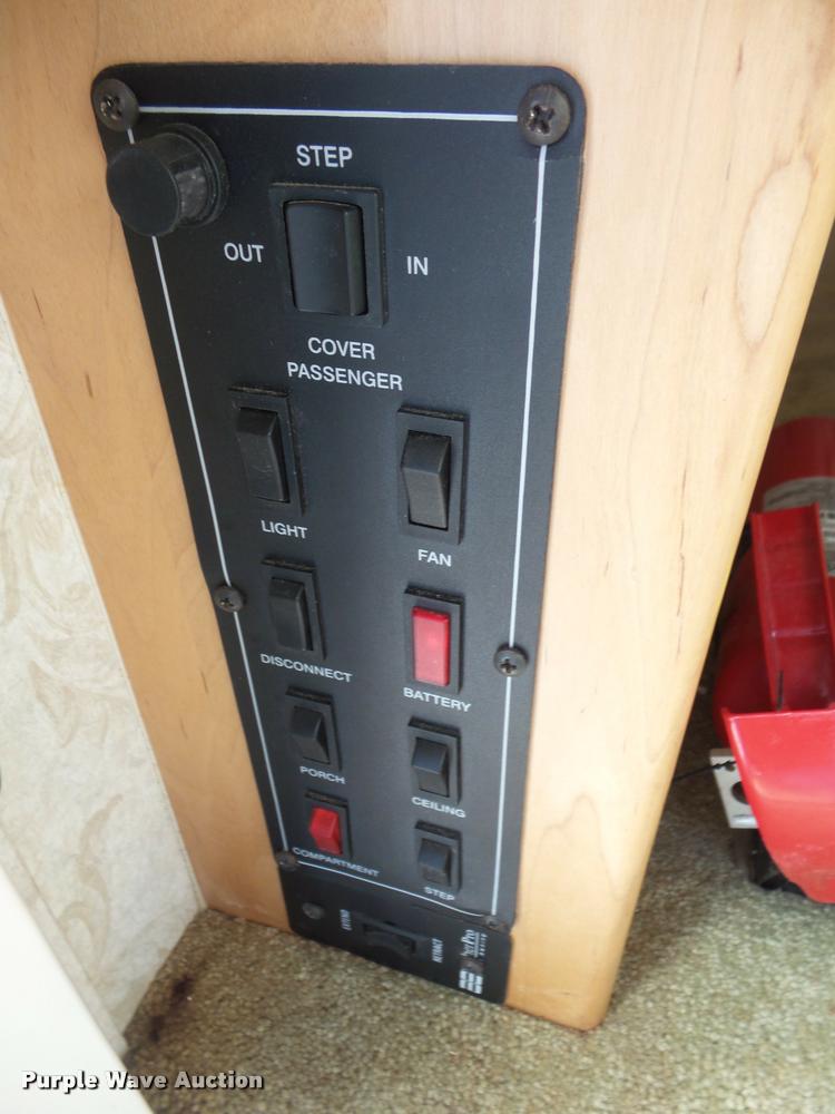 image for item L3553 2005 Tropi Cal RV