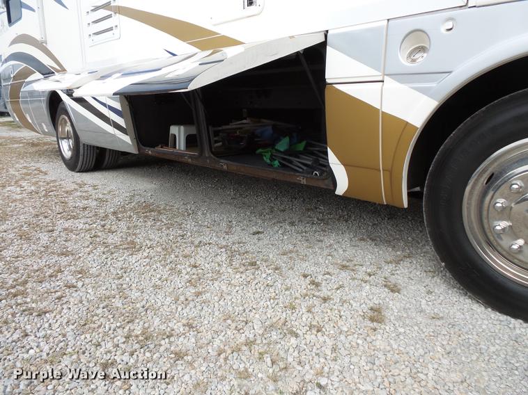 image for item L3553 2005 Tropi Cal RV