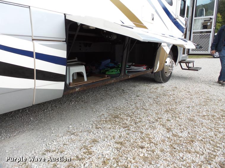 image for item L3553 2005 Tropi Cal RV