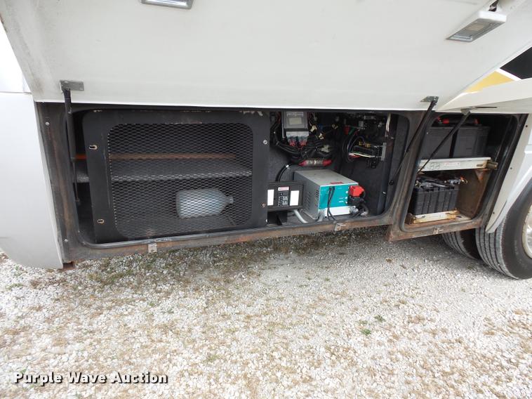 image for item L3553 2005 Tropi Cal RV