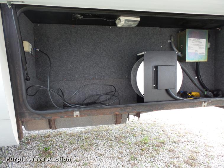 image for item L3553 2005 Tropi Cal RV