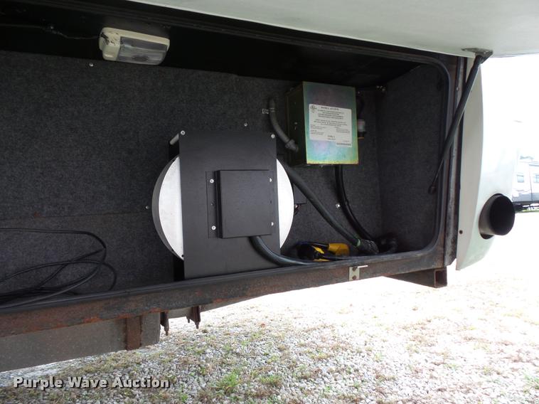 image for item L3553 2005 Tropi Cal RV