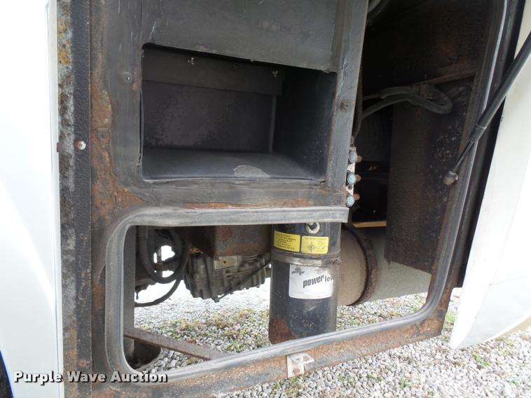 image for item L3553 2005 Tropi Cal RV