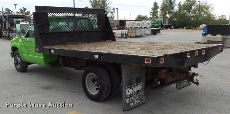 image for item L3559 2000 Chevrolet 3500 flatbed pickup truck