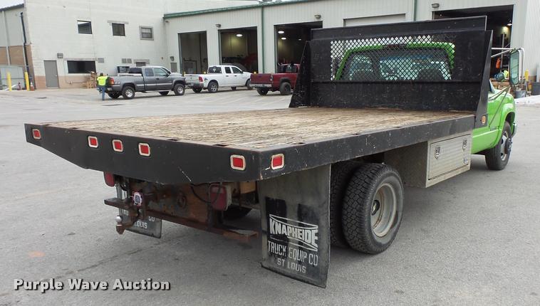 image for item L3559 2000 Chevrolet 3500 flatbed pickup truck
