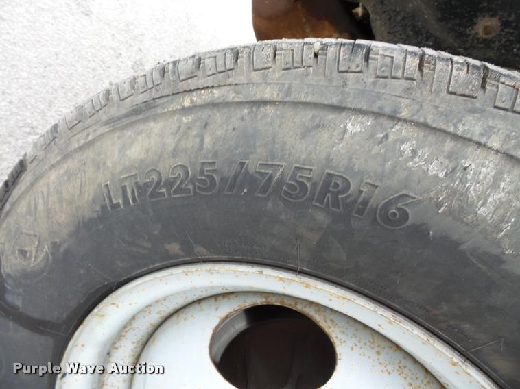 image for item L3559 2000 Chevrolet 3500 flatbed pickup truck