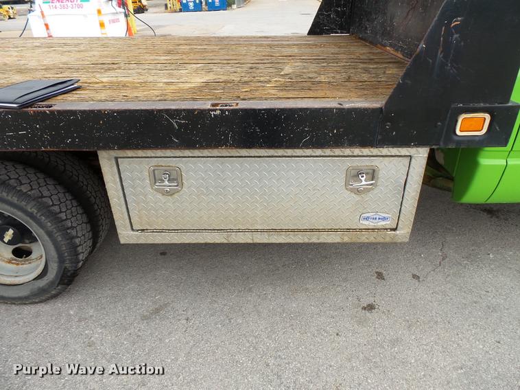 image for item L3559 2000 Chevrolet 3500 flatbed pickup truck