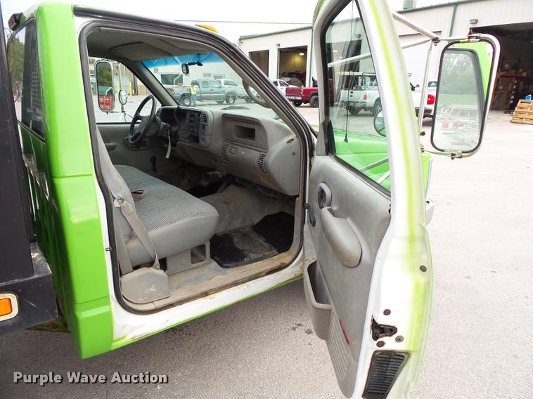 image for item L3559 2000 Chevrolet 3500 flatbed pickup truck