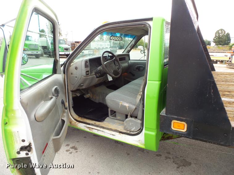image for item L3559 2000 Chevrolet 3500 flatbed pickup truck