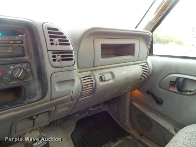 image for item L3559 2000 Chevrolet 3500 flatbed pickup truck