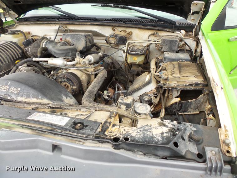 image for item L3559 2000 Chevrolet 3500 flatbed pickup truck