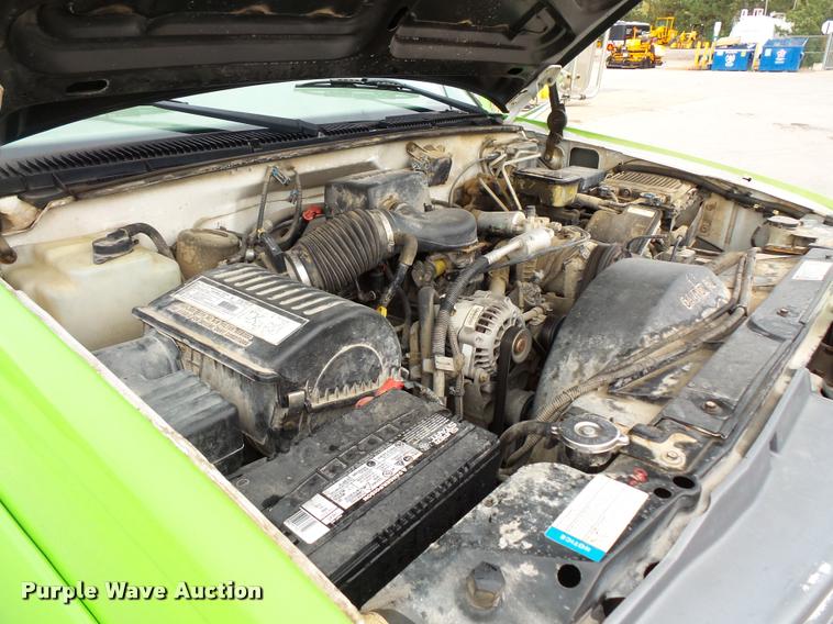 image for item L3559 2000 Chevrolet 3500 flatbed pickup truck