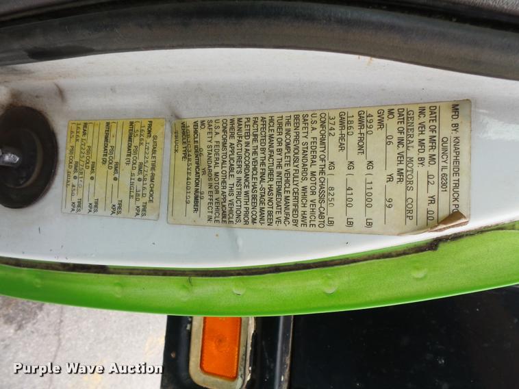 image for item L3559 2000 Chevrolet 3500 flatbed pickup truck