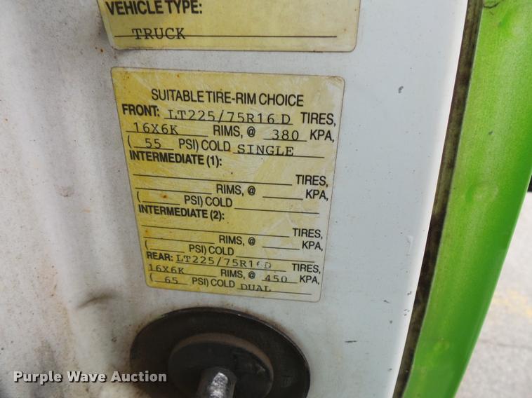 image for item L3559 2000 Chevrolet 3500 flatbed pickup truck