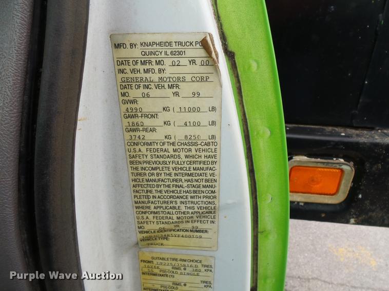 image for item L3559 2000 Chevrolet 3500 flatbed pickup truck