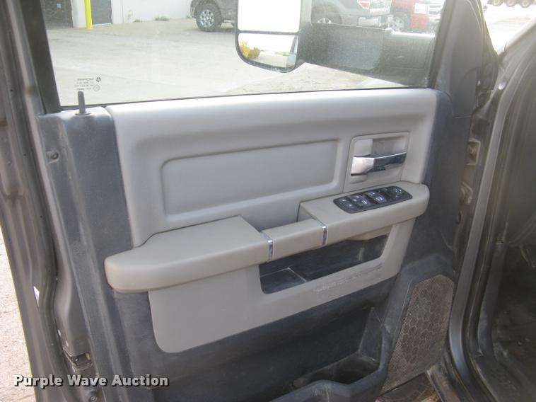 image for item L3902 2011 Dodge Ram 3500HD SLT Crew Cab flatbed pickup truck