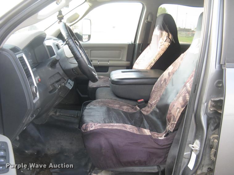 image for item L3902 2011 Dodge Ram 3500HD SLT Crew Cab flatbed pickup truck