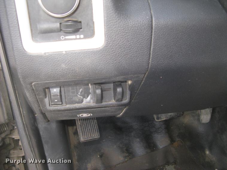 image for item L3902 2011 Dodge Ram 3500HD SLT Crew Cab flatbed pickup truck