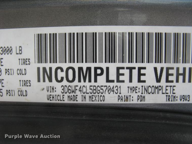 image for item L3902 2011 Dodge Ram 3500HD SLT Crew Cab flatbed pickup truck