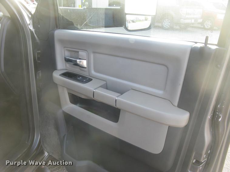 image for item L3902 2011 Dodge Ram 3500HD SLT Crew Cab flatbed pickup truck