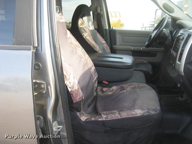 image for item L3902 2011 Dodge Ram 3500HD SLT Crew Cab flatbed pickup truck