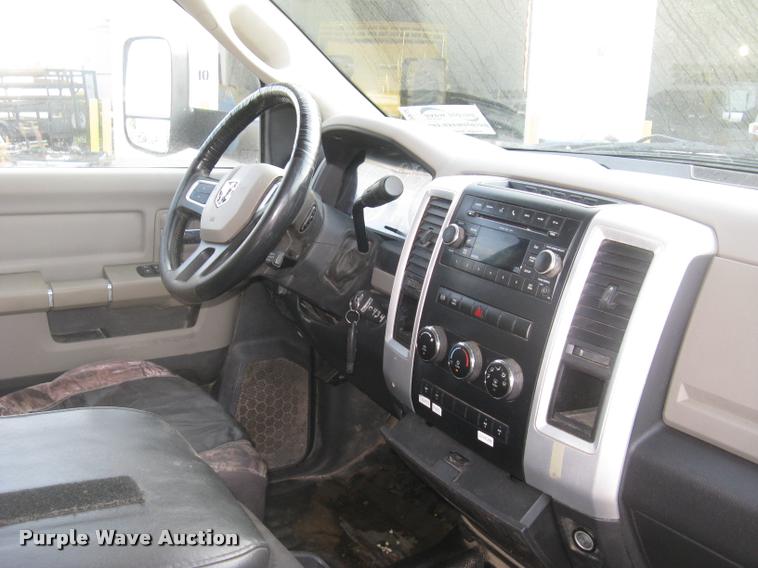 image for item L3902 2011 Dodge Ram 3500HD SLT Crew Cab flatbed pickup truck