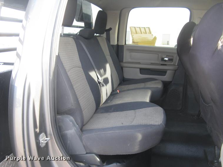 image for item L3902 2011 Dodge Ram 3500HD SLT Crew Cab flatbed pickup truck