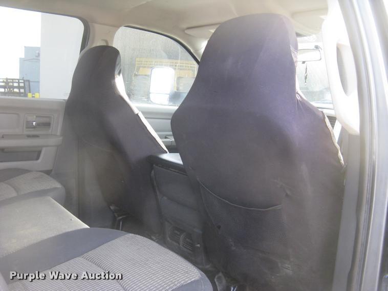 image for item L3902 2011 Dodge Ram 3500HD SLT Crew Cab flatbed pickup truck