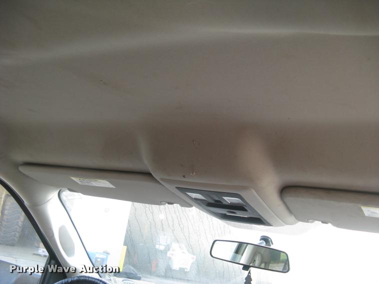 image for item L3902 2011 Dodge Ram 3500HD SLT Crew Cab flatbed pickup truck