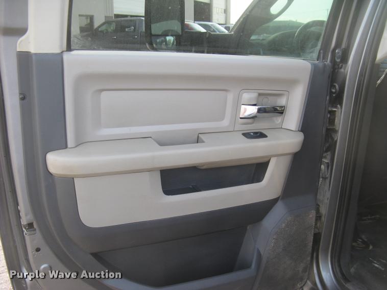 image for item L3902 2011 Dodge Ram 3500HD SLT Crew Cab flatbed pickup truck