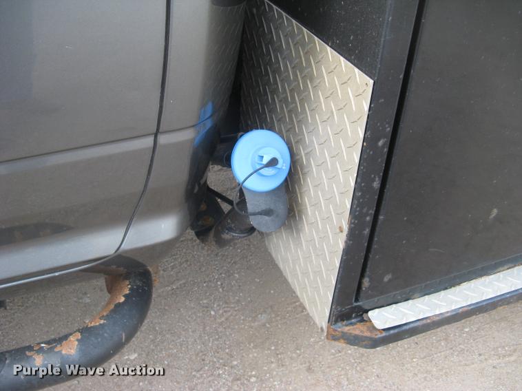 image for item L3902 2011 Dodge Ram 3500HD SLT Crew Cab flatbed pickup truck