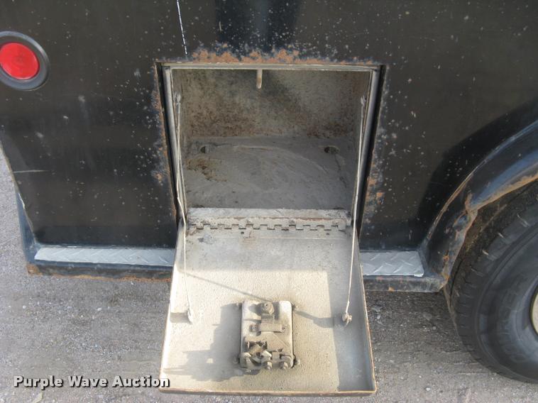 image for item L3902 2011 Dodge Ram 3500HD SLT Crew Cab flatbed pickup truck