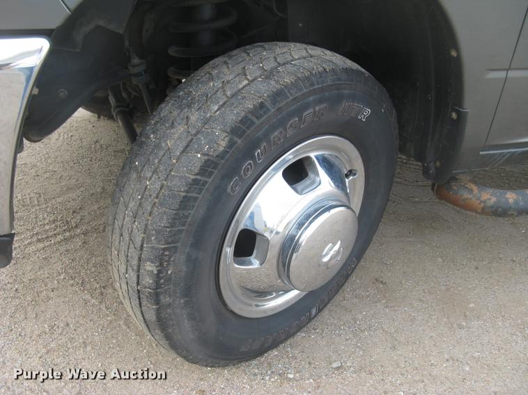 image for item L3902 2011 Dodge Ram 3500HD SLT Crew Cab flatbed pickup truck