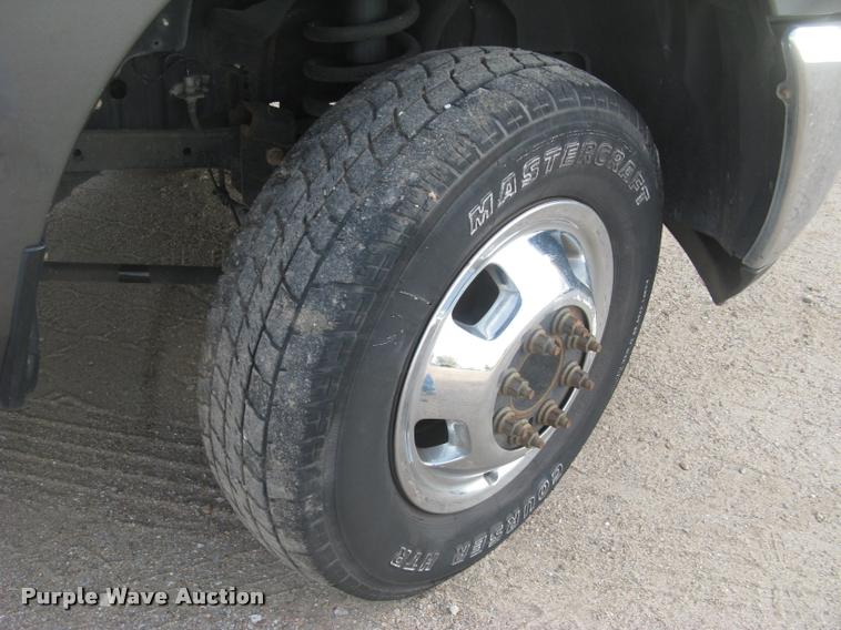 image for item L3902 2011 Dodge Ram 3500HD SLT Crew Cab flatbed pickup truck