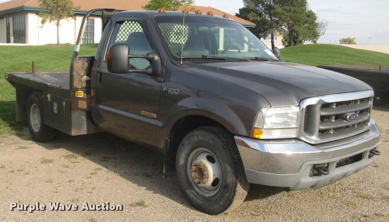 image for item L3903 2004 Ford F350 Super Duty XLT flatbed pickup truck