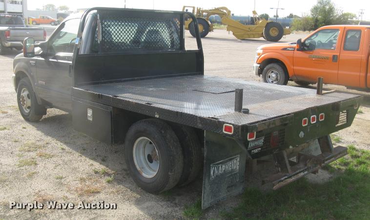 image for item L3903 2004 Ford F350 Super Duty XLT flatbed pickup truck
