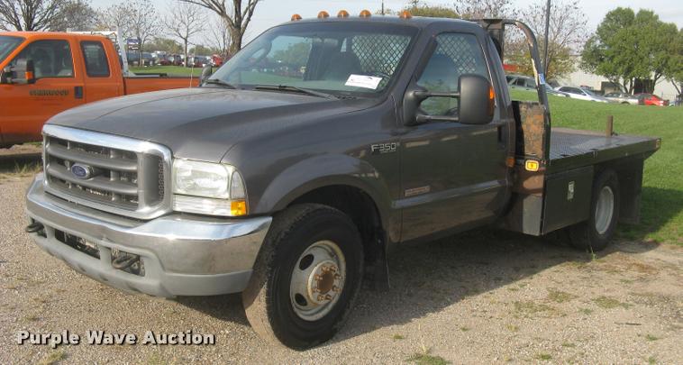 image for item L3903 2004 Ford F350 Super Duty XLT flatbed pickup truck