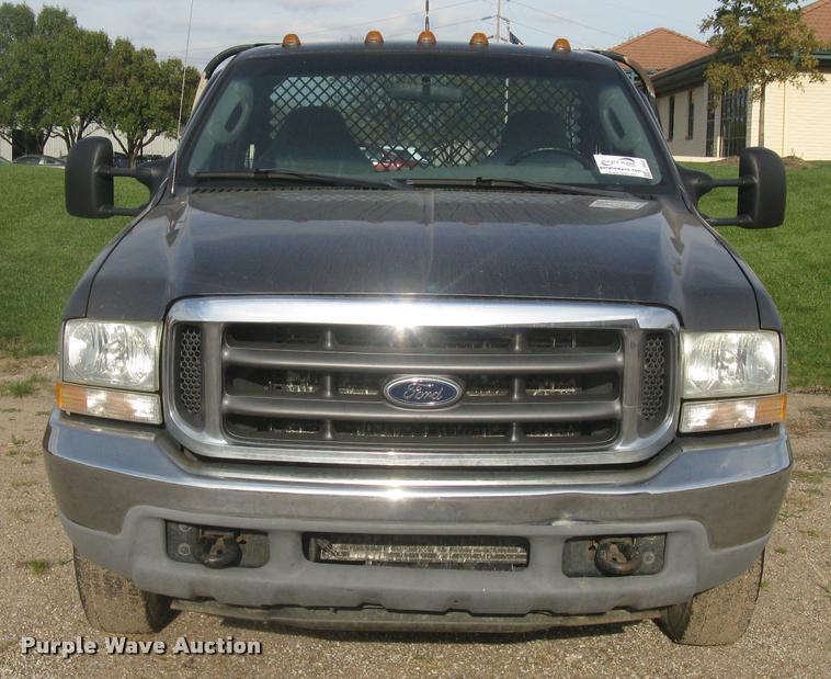 image for item L3903 2004 Ford F350 Super Duty XLT flatbed pickup truck